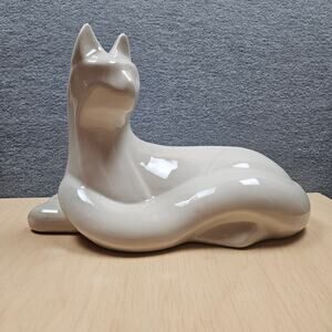 Vintage Haeger White MCM Ceramic Laying Cat Cast Sculpture #6063 Made in America